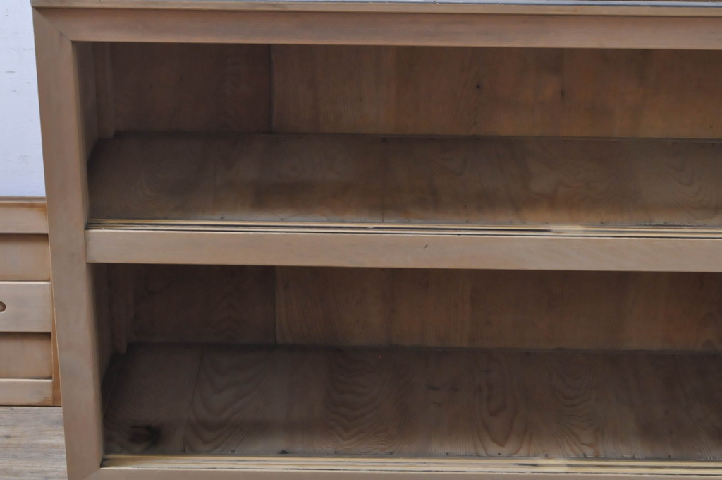 製アンティーク　ヒノキ(檜)材　和の雰囲気を盛り上げる五尺水屋箪笥サイドボード(食器棚、戸棚、収納棚、サイドキャビネット)(R-068175)