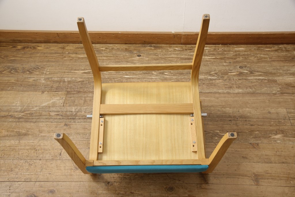 中古　イタリア　ジジ・サバディン(Gigi Sabadin)　スタイリッシュなデザインが素敵なアームチェア(定価約8万円)(椅子、イス)(R-058451)