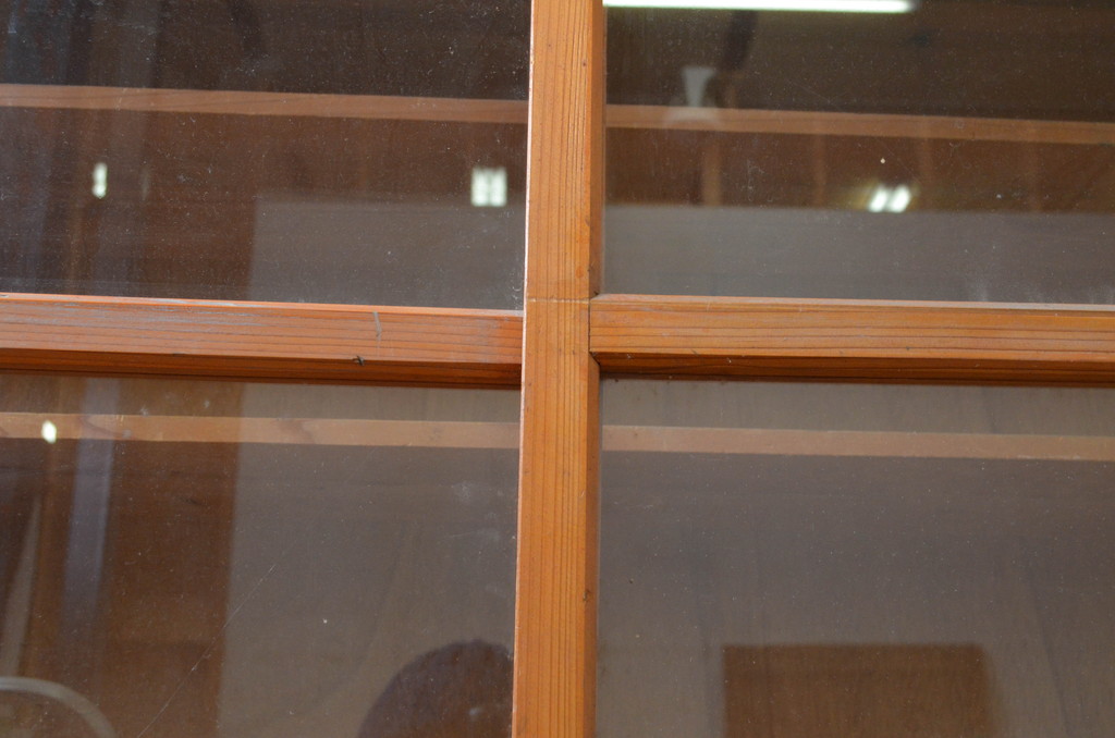 和製アンティーク　レトロな雰囲気のガラス戸棚サイドボード(収納棚、食器棚、サイドキャビネット)(R-068475)