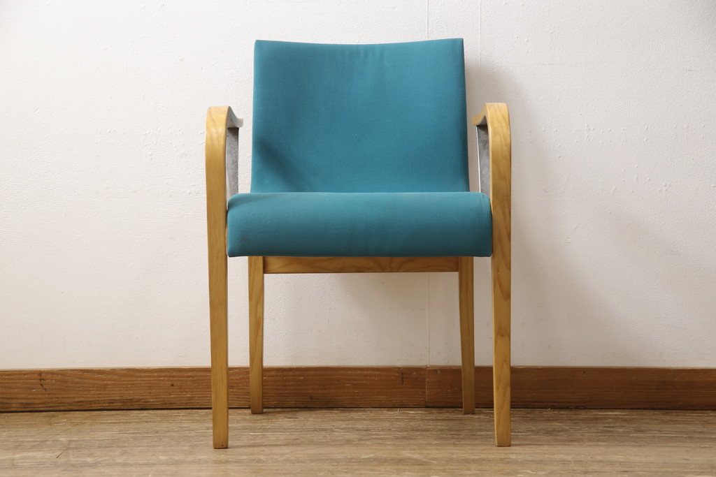中古　イタリア　ジジ・サバディン(Gigi Sabadin)　スタイリッシュなデザインが素敵なアームチェア(定価約8万円)(椅子、イス)(R-058452)
