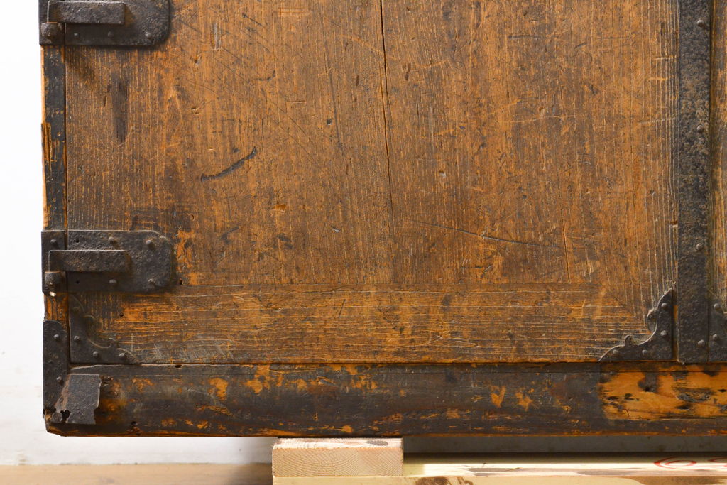 和製アンティーク　古き良き時代の趣を感じらる観音扉の帳場箪笥(戸棚、和タンス、時代箪笥、収納箪笥、引き出し)(R-062427)