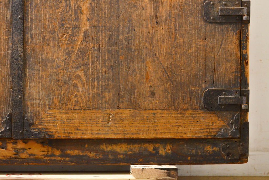 和製アンティーク　古き良き時代の趣を感じらる観音扉の帳場箪笥(戸棚、和タンス、時代箪笥、収納箪笥、引き出し)(R-062427)