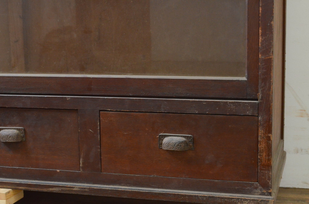 和製アンティーク　大正ロマン　レトロな佇まいが魅力的な二段重ね収納棚(キャビネット、戸棚、食器棚、飾り棚、ガラスケース、店舗什器、引き出し、本箱、ブックケース)(R-069506)