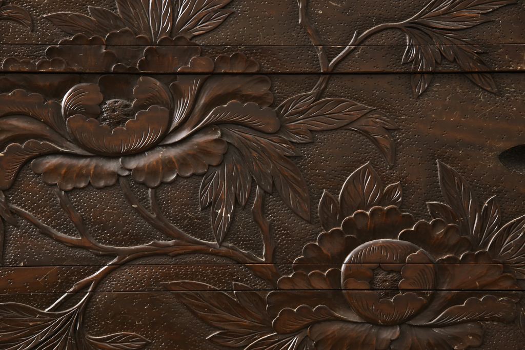 和製ビンテージ　希少!　大胆にあしらわれた花の図柄が目を引く軽井沢彫りチェスト(引き出し、衣装タンス、ヴィンテージ)(R-058662)