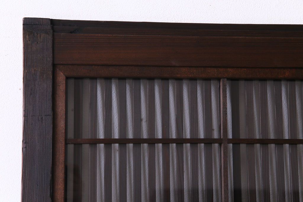 昭和レトロ　板ガラス裏障子留め　ケヤキ材　個性的な組み合わせが魅力の格子戸(ガラス帯戸、仕切り戸、引き戸、建具)2枚組
