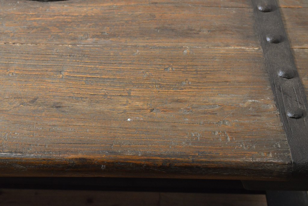 アジアンアンティーク　個性的!　古いドアをリメイクしたダイニングテーブル(4人掛け、6人掛け)(R-058607)