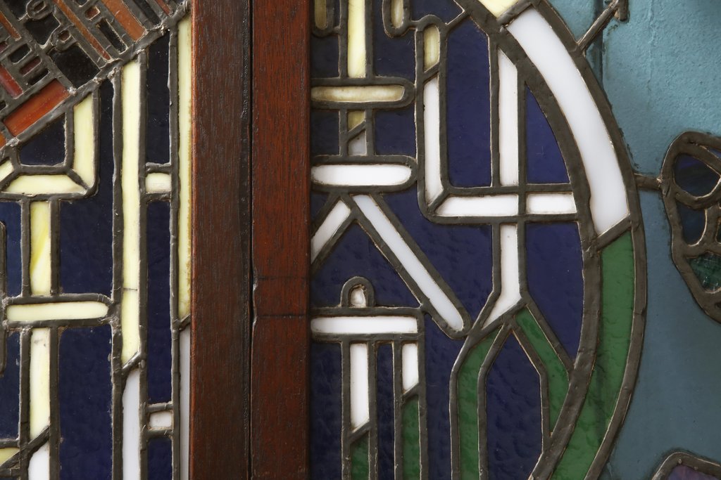 和製アンティーク　希少品!独特な意匠から貫録を感じさせるステンドグラス窓2枚セット(建具、引き戸、明り取り)(R-051223)