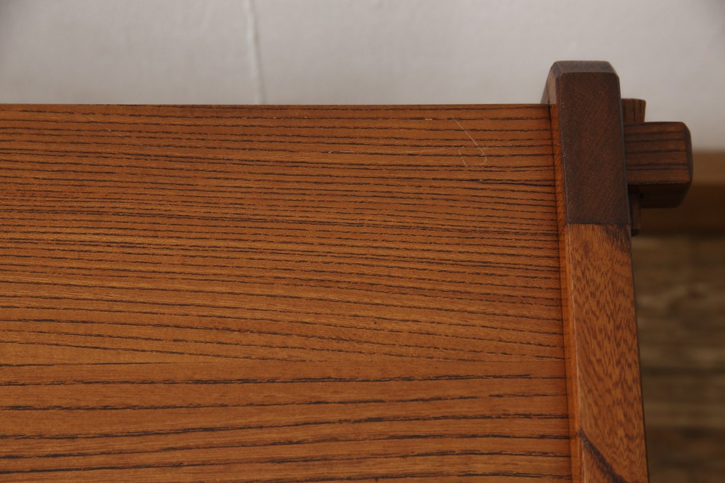 中古　美品　高級　国産品手造り　総欅(ケヤキ)材　漆塗り　シンプルなデザインの中に品を感じるサイドテーブル(ローテーブル、コーヒーテーブル)(R-057913)