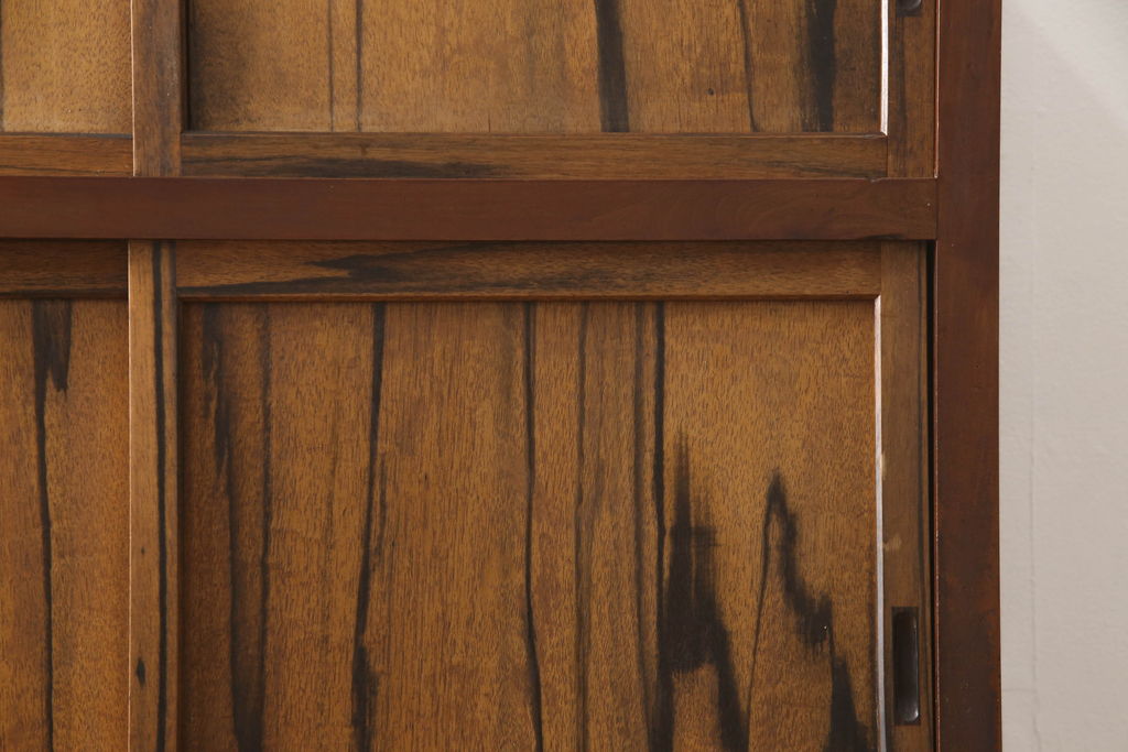 和製アンティーク　激レア!　昭和初期　希少な黒柿材を前面に使用した関東水屋箪笥サイドボード(戸棚、収納棚、サイドキャビネット、リビングボード)(R-062158)