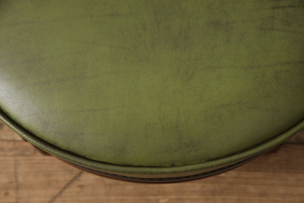 中古　展示美品　バロッサバレンティ(VARO,S.A. VALENTI)　本革　落ち着きのあるグリーンカラーが目を引く優雅な佇まいのメイトチェア(椅子)(定価約35万円)(R-050017)