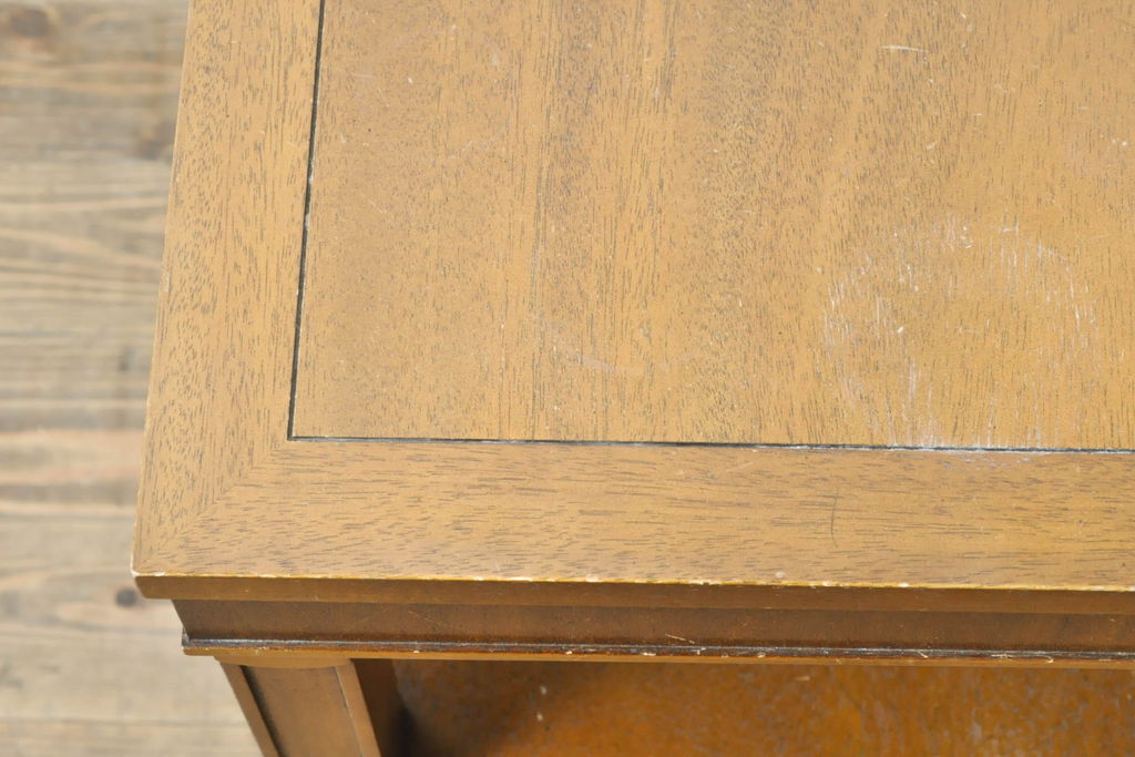 中古　DREXEL HERITAGE(ドレクセルヘリテイジ)　Triune(トライユン)シリーズ　すっきりした佇まいのエンドテーブル(サイドテーブル、ナイトテーブル、飾り台)(定価約21万円)(R-062508)