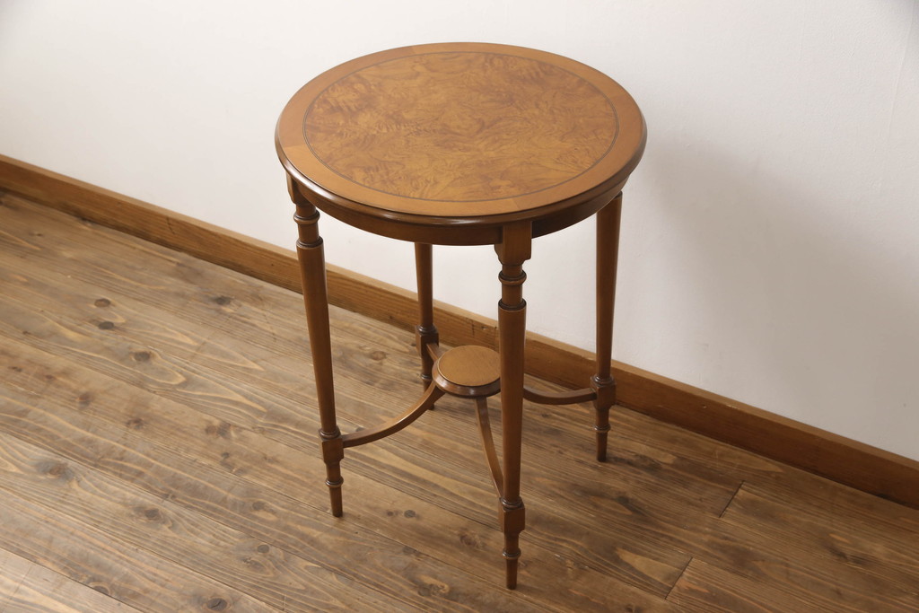 中古　イタリア製　メデア(Medea)　クラシカルな佇まいが魅力のサイドテーブル(コンソールテーブル、丸テーブル、ラウンドテーブル、コーヒーテーブル)(定価約30万円)(R-067020)