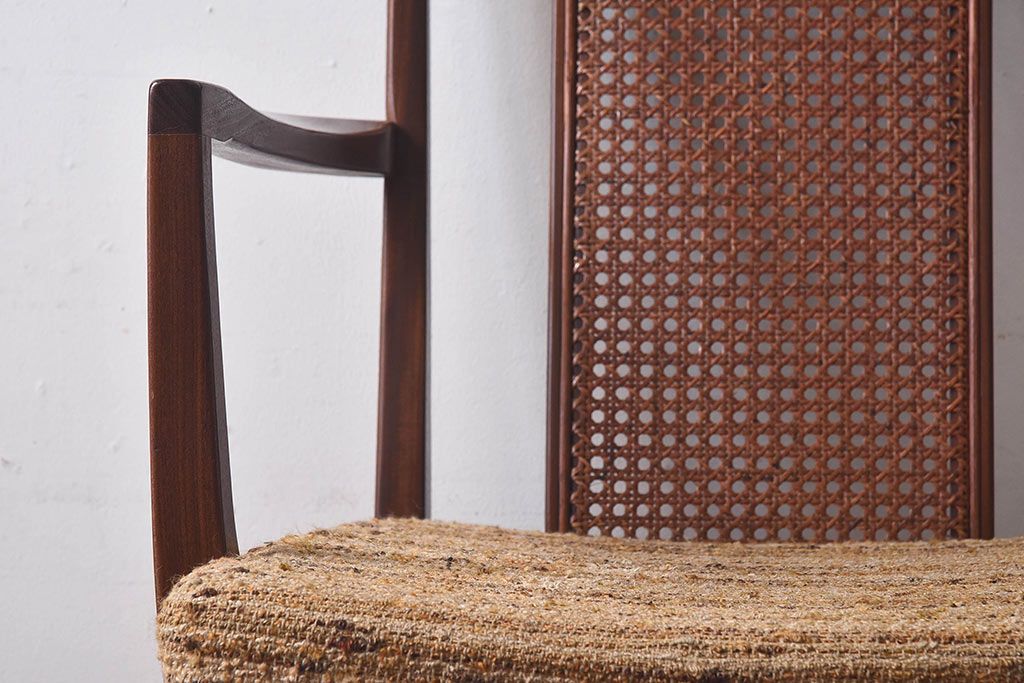ヴィンテージ家具　北欧ビンテージ　G-PLAN(ジープラン)　メッシュバックのアームチェア(ダイニングチェア、椅子)(2)