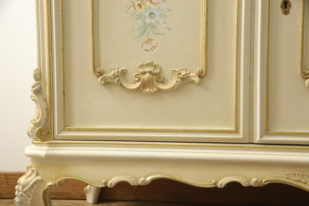 中古　イタリア　SILIK(シリック)　ロココ調　小花柄が可愛らしい雰囲気を醸し出すテレビボード(サイドボード、サイドキャビネット、リビングボード、テレビ台)(R-055920)