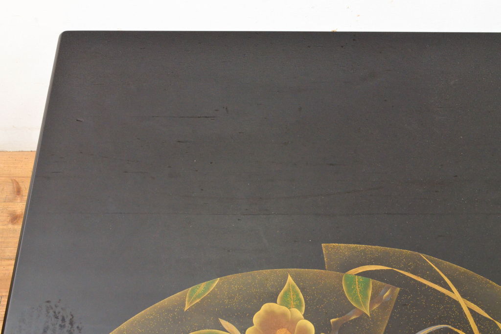 中古　輪島塗り　浜高悦朗作　繊細なタッチで描かれた花と扇の意匠が雅な雰囲気を醸し出す座卓(ローテーブル、センターテーブル、リビングテーブル)(R-062222)