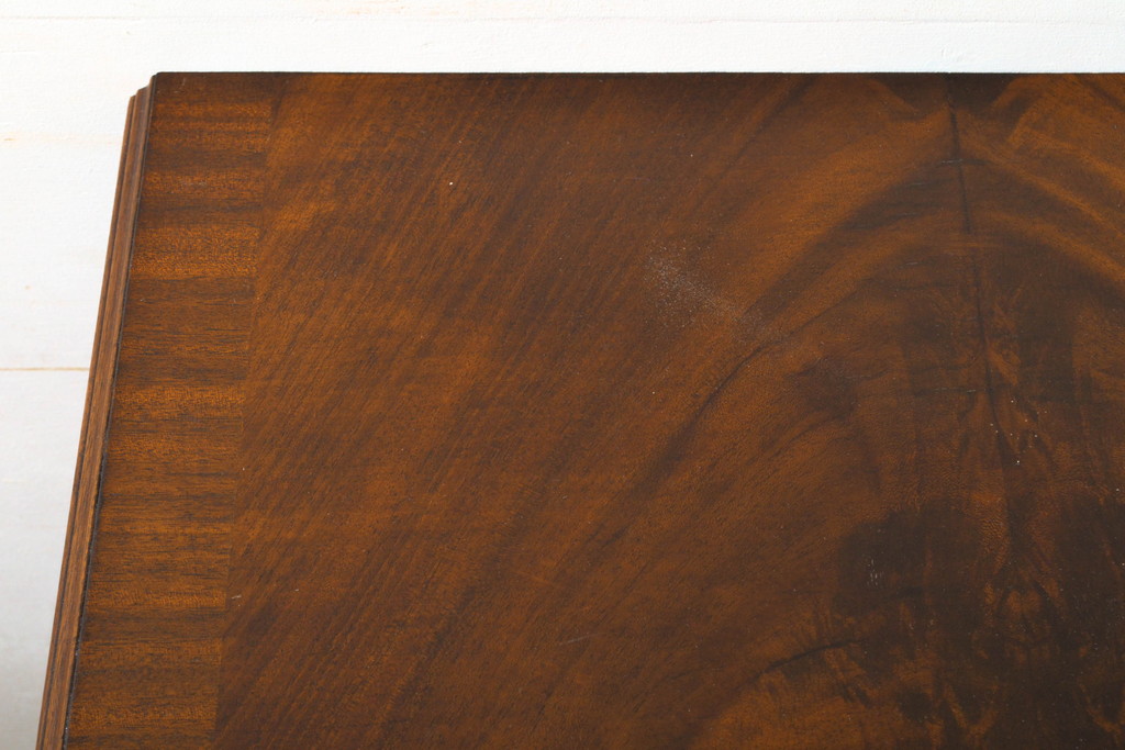 イギリスアンティーク　マホガニー材　美しい杢目が魅力的な小振りなチェスト(引き出し、サイドチェスト)(R-063344)
