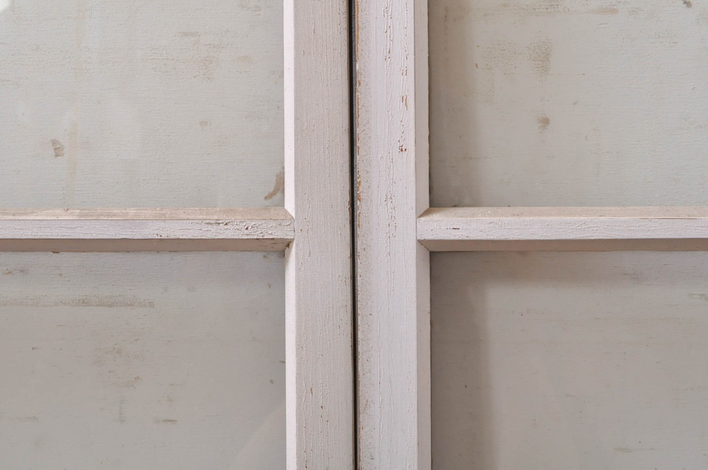アンティーク建具　ペイント仕上げ限定　インテリアに取り入れやすいシンプルなデザインのペイントガラス窓2枚セット(引き戸、ガラス戸)(R-068299)