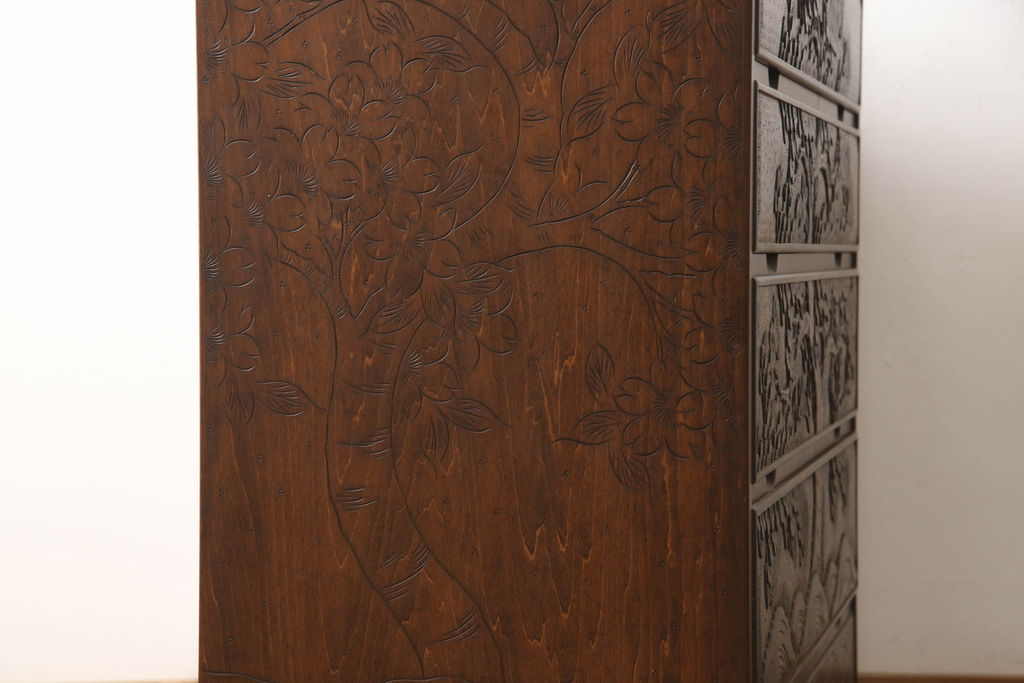 中古　美品　大阪屋家具店　軽井沢彫り　咲き誇る桜が見事に彫刻されたサイドチェスト(衣装箪笥、和タンス、引き出し、サイドボード)(R-062576)