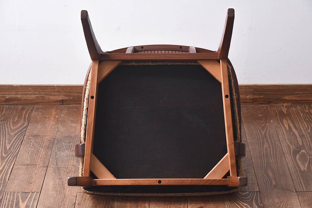 ヴィンテージ家具　G-PLAN(ジープラン)　背もたれがメッシュのビンテージアームチェア(ダイニングチェア、椅子)(1)