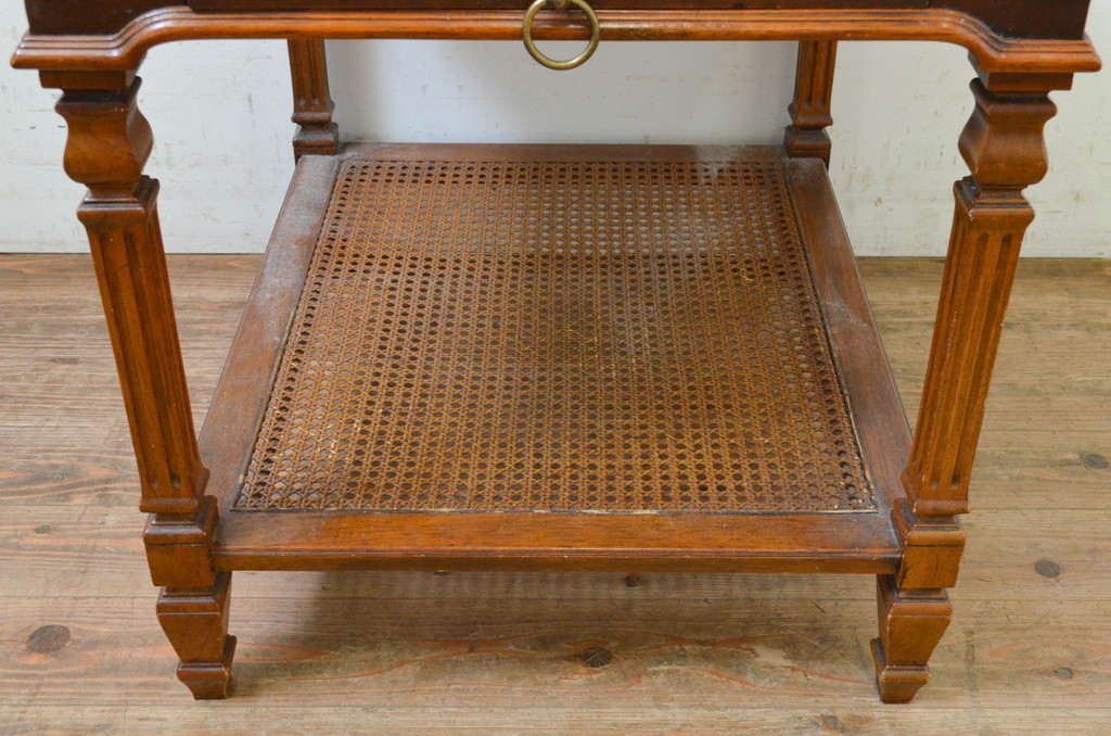 中古　DREXEL HERITAGE(ドレクセルヘリテイジ)　補助テーブル付きのクラシカルなサイドテーブル(ローテーブル、コーヒーテーブル、エンドテーブル、ナイトテーブル、飾り台)(R-069389)