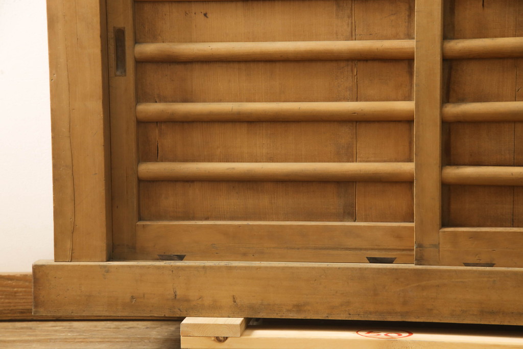 和製アンティーク　四尺　丁寧な作り込みと木味が魅力的な水屋箪笥(重ね箪笥、収納棚、戸棚、食器棚)(R-068828)