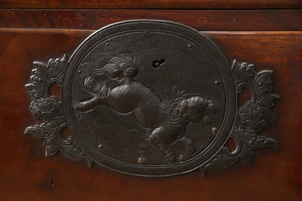 和製アンティーク　激レア　スライド扉付き　唐獅子金具　品のある佇まいが美しい二段重ね仙台箪笥(和タンス、時代箪笥、衣装たんす、引き出し、収納箪笥)(R-069493)