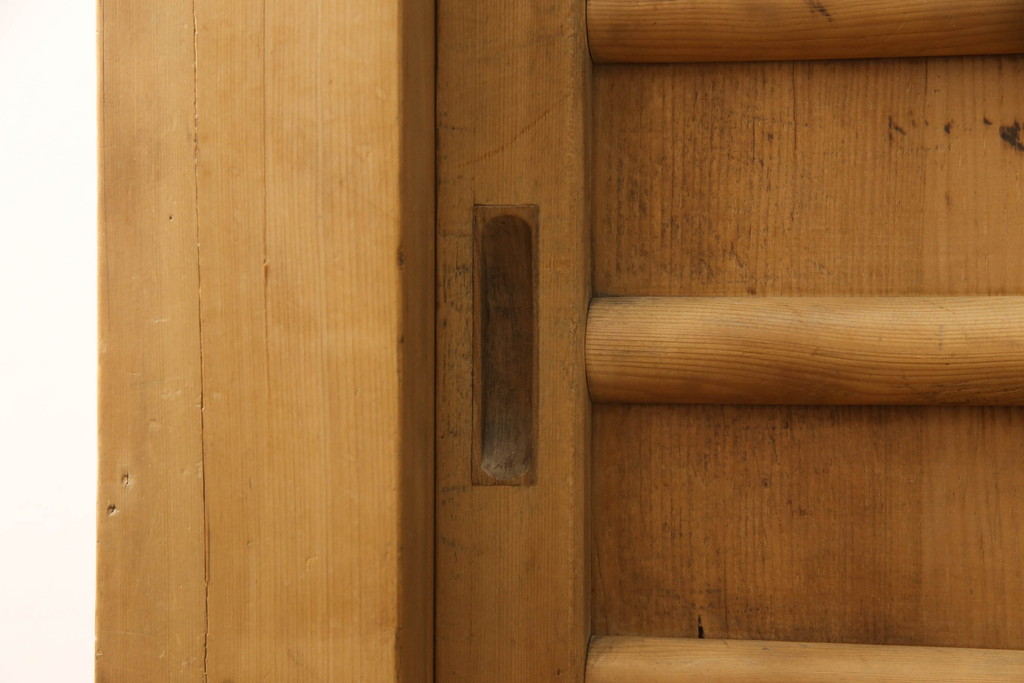 和製アンティーク　木味が魅力　四尺　丁寧な作り込みが魅力的な水屋箪笥サイドボード(収納棚、サイドキャビネット、ローボード、戸棚、食器棚)(R-068830)
