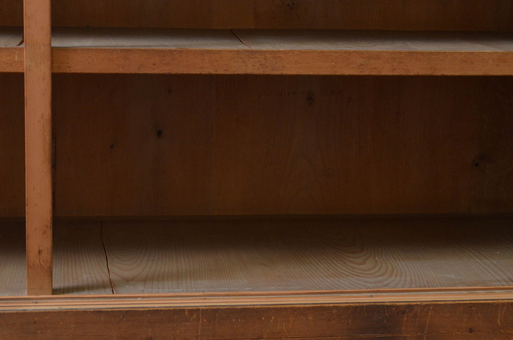 和製アンティーク　温かみのある木味が魅力的なサイドボード(収納棚、サイドキャビネット、戸棚、食器棚、飾り棚、ガラスケース、店舗什器、本箱、ブックケース)(R-069615)