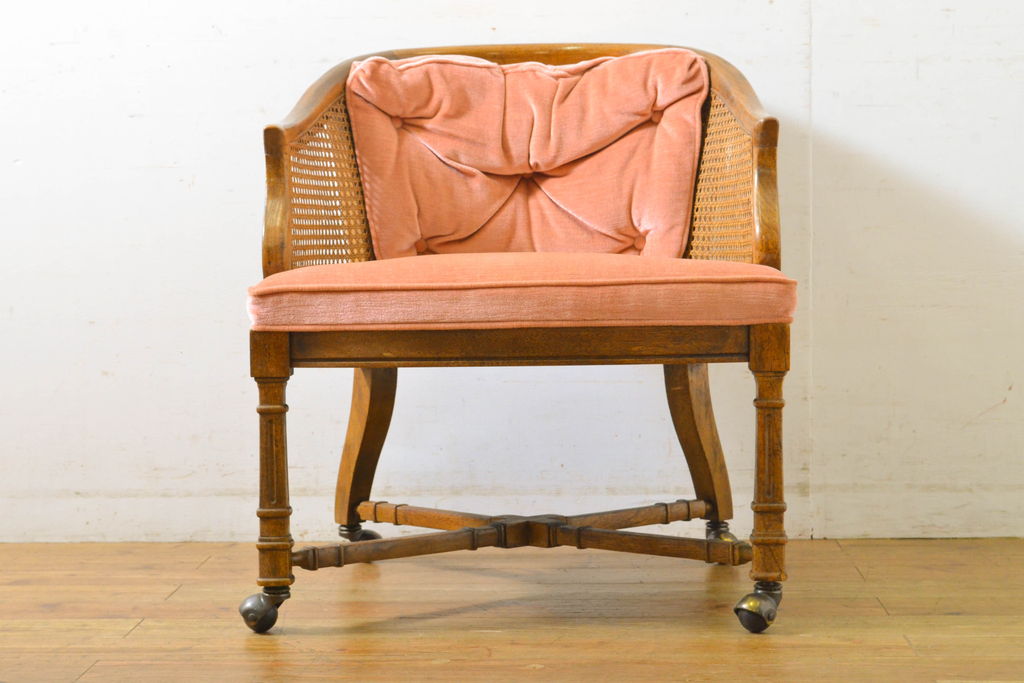 中古　DREXEL HERITAGE(ドレクセルヘリテイジ)　Grand Villa(グランドヴィラ)　くつろぎの時間を演出するキャスター付きアームチェア(椅子、イス、ダイニングチェア)(R-061990)