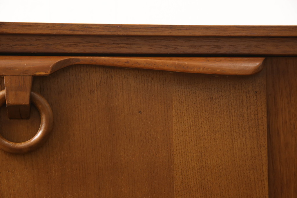 イギリスビンテージ　チーク材　ビューティリティ(Beautility)　木製リングの取手がアクセントのサイドボード(サイドキャビネット、リビングボード、収納棚、戸棚、ヴィンテージ)(R-062151)