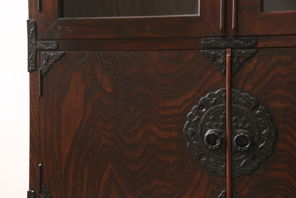 【セミオーダー家具実例】岩谷堂箪笥のキャビネットに高品質リペア!現状付いているクリアガラスからアクリルへ交換しました。(書棚、本箱、ブックケース)