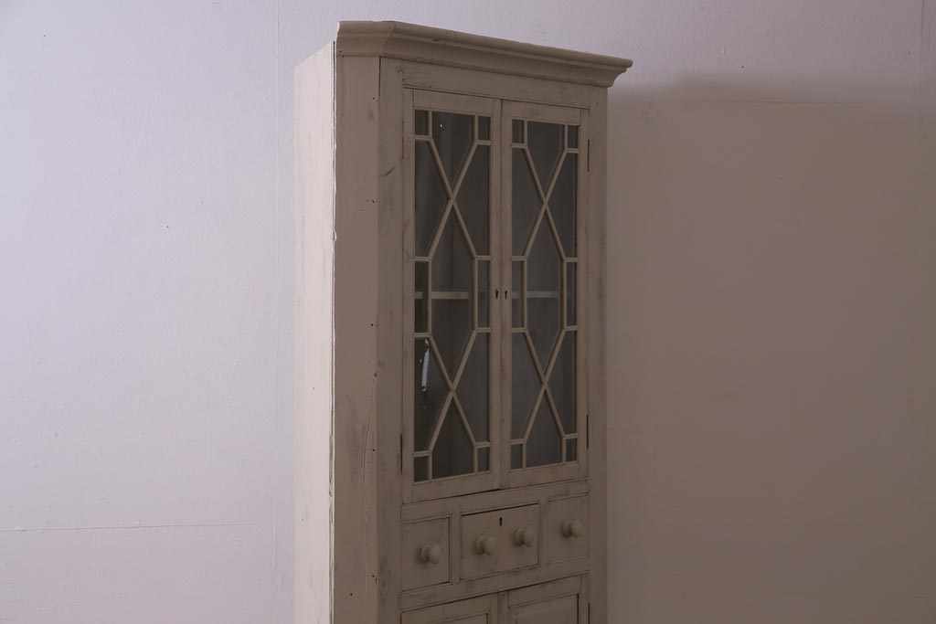 アンティーク家具　フランスアンティーク　カントリー調のペイントカラーがおしゃれなコーナーキャビネット(飾り棚、収納棚、戸棚)