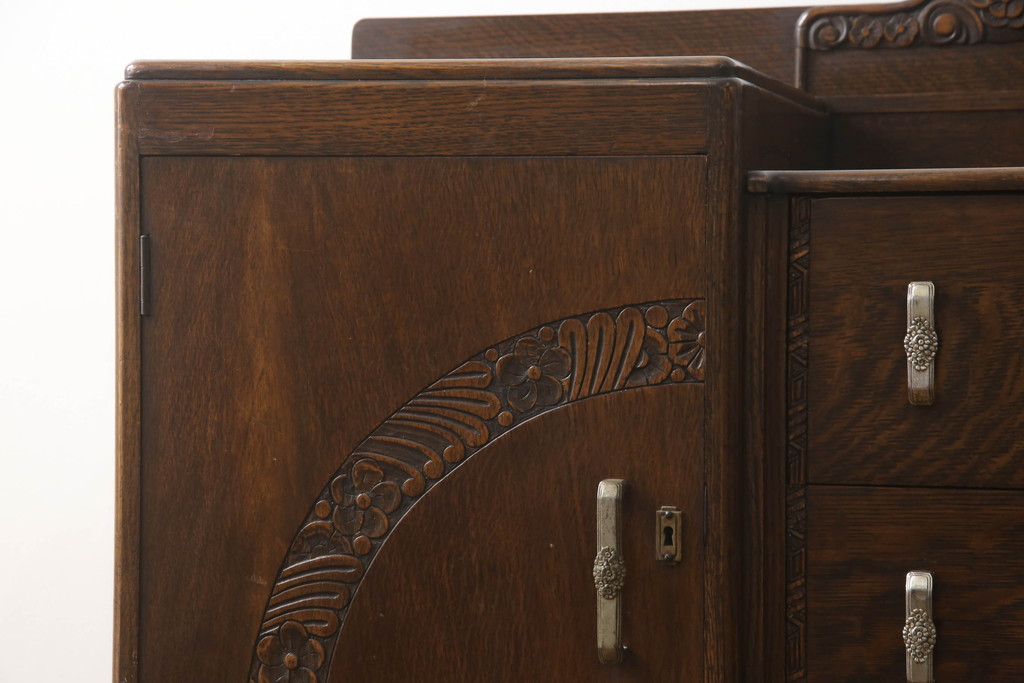 イギリスアンティーク　美品　オーク材　凝ったデザインが目を引くサイドボード(サイドキャビネット、収納棚、戸棚、引き出し、英国)(R-070297)
