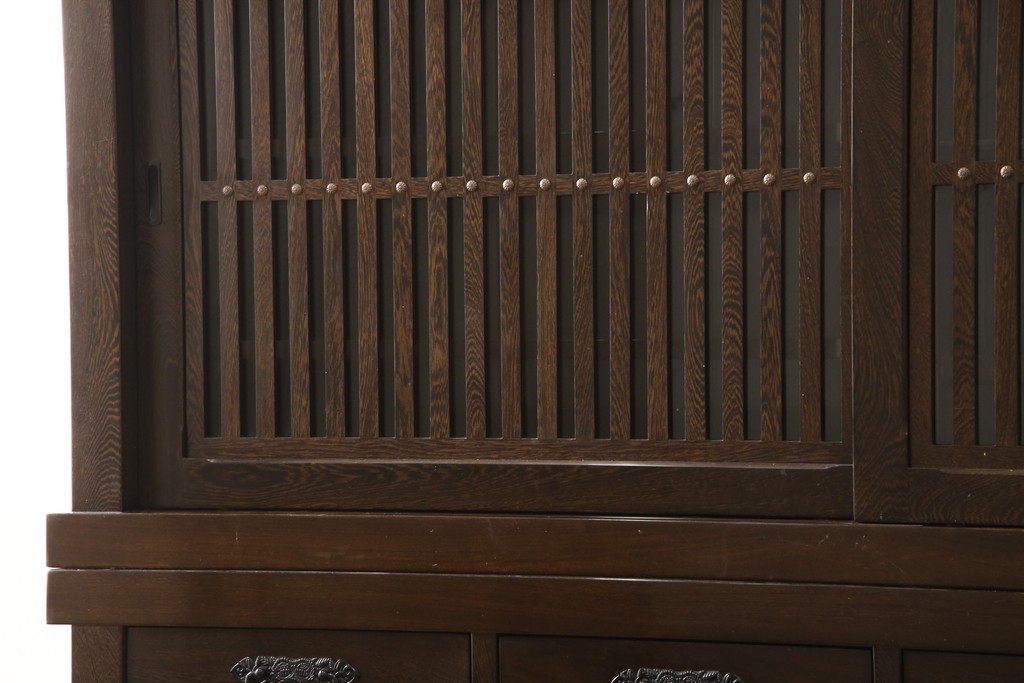 中古　鉄刀木(タガヤサン)　和モダンな雰囲気を醸し出す水屋箪笥サイドボード(キャビネット、食器棚、戸棚、収納棚)(R-058824)