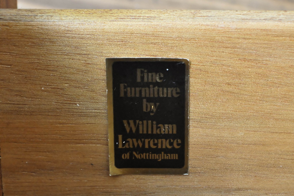 イギリスビンテージ　William Lawrence(ウィリアム・ローレンス)　チーク材の温かみのある木味とユニークな取っ手の組合せがおしゃれなチェスト(サイドチェスト、引き出し、ヴィンテージ)(R-063533)