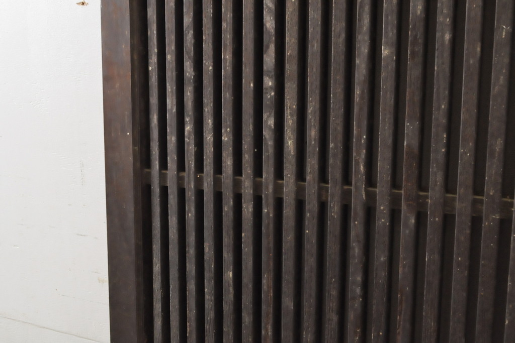 和製アンティーク　ヒノキ(檜)材　欅(ケヤキ)材　重厚感のある佇まいが魅力の格子蔵戸1枚(玄関戸、引き戸、建具)(R-063766)