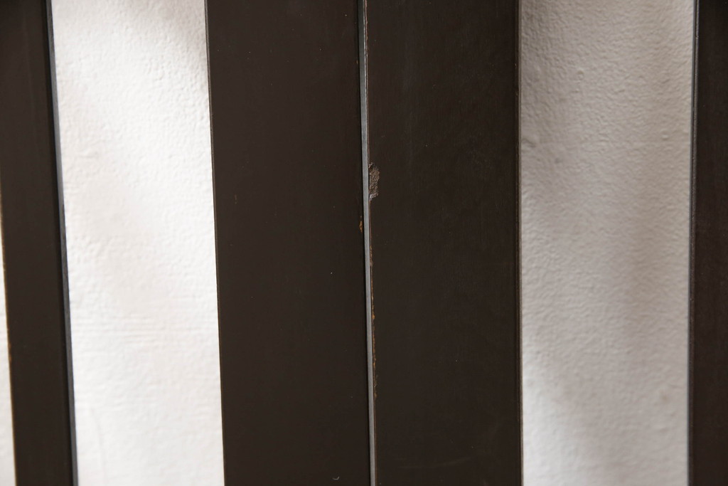 ヴィンテージ　ミッドセンチュリー　合皮　部屋をシャープに引き締めるブラックが効いた3人掛けソファ(三人掛け、3P、ビンテージ)(R-058063)