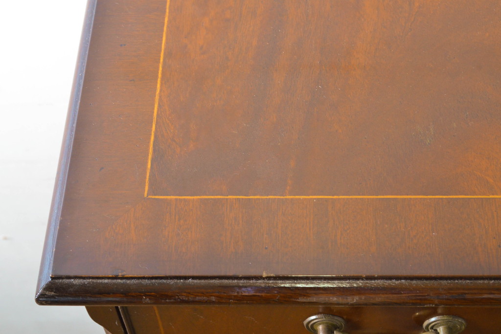 イギリスアンティーク　ウォールナット材　重厚な雰囲気漂うトールチェスト(縦型チェスト、ランジェリーチェスト、引き出し)(R-063486)