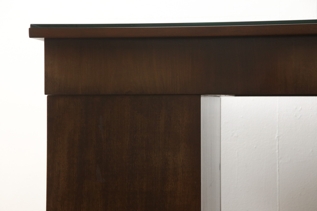 イギリスアンティーク　マホガニー材製　すっきりとしたエレガントなデザイン!組み立て式の両袖机(ニーホールデスク、プレジデントデスク)(R-057087)