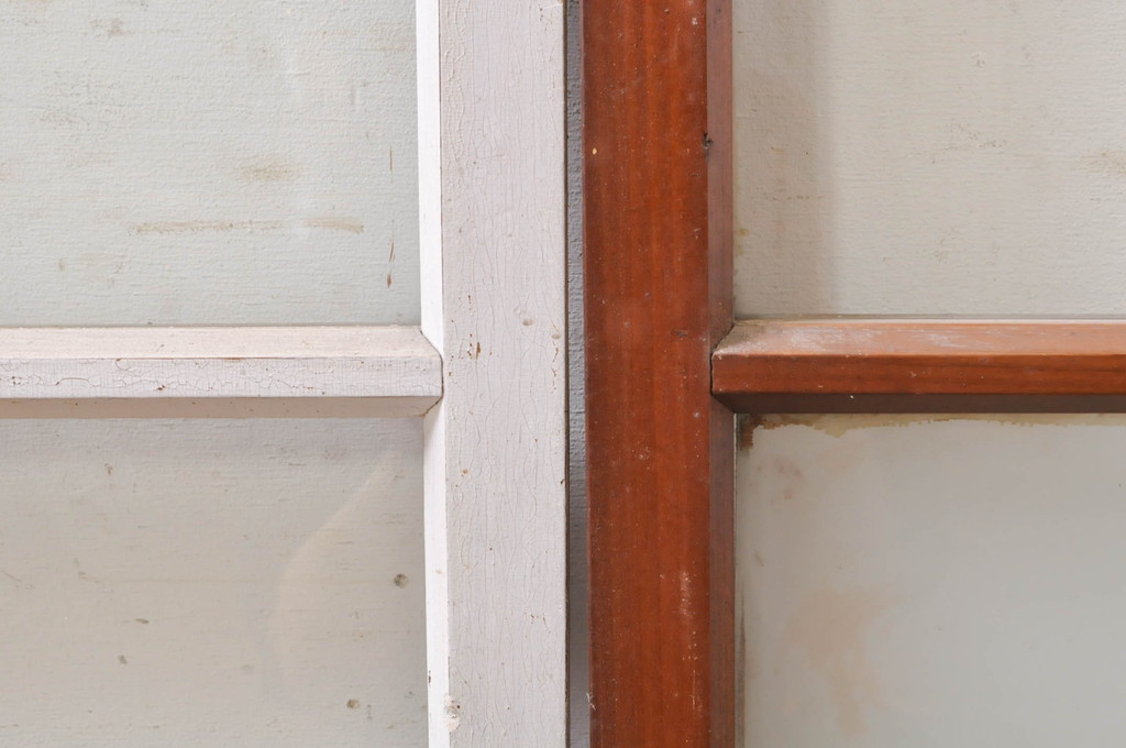 アンティーク建具　希少　ペイント仕上げ限定　レトロな雰囲気漂う小窓付きのペイントガラス窓2枚セット(引き戸、ガラス戸)(R-068302)