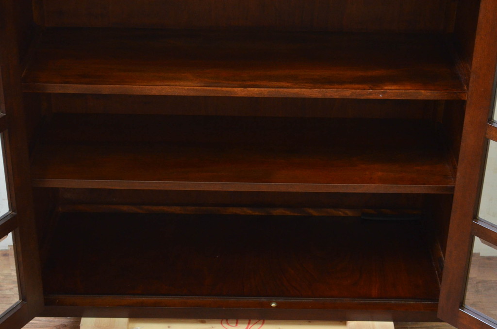 中古　松本民芸家具　脚(台輪)付きリメイク　和モダンな空間づくりにおすすめのサイドボード(収納棚、食器棚、サイドキャビネット)(R-069340)
