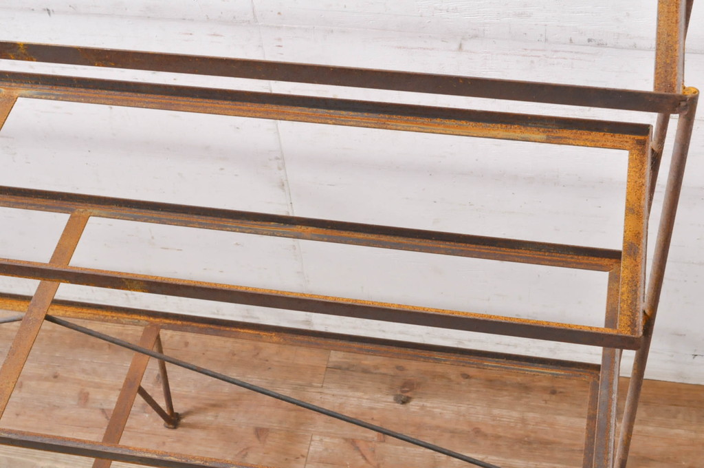 ラフジュ工房オリジナル　杉材　シンプルな台形アイアンラック(オープンラック、店舗什器、棚、飾り棚、陳列棚)(R-068292)