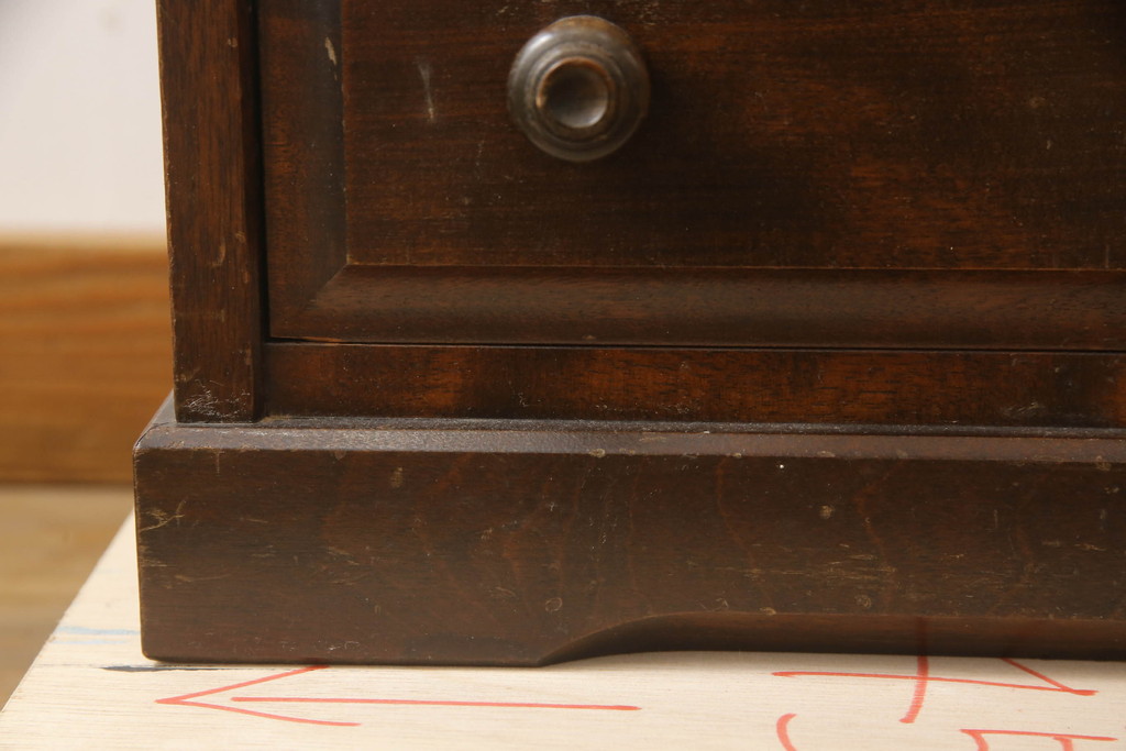 和製ビンテージ　北海道民芸家具　絶版品　赤みがかった色合いが魅力的な小引き出し(整理箱、小物収納、卓上収納、チェスト、ヴィンテージ)(R-070465)