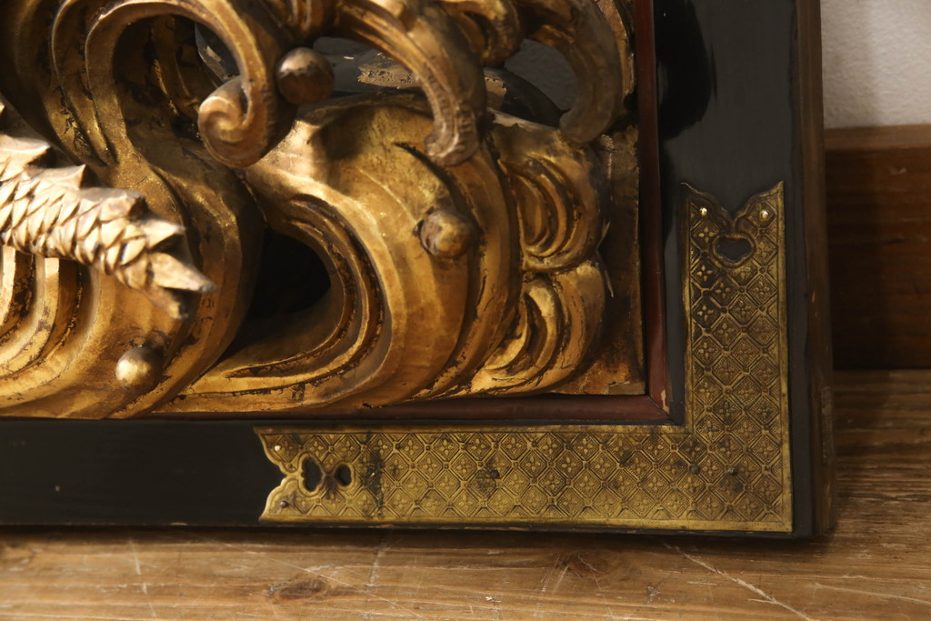 和製アンティーク　明治〜大正期　龍の図　時代物　寺院仏具　立体的な彫刻が圧巻!　金箔をふんだんに使った欄間(明り取り、明かり取り、建具、ディスプレイ)(R-062425)