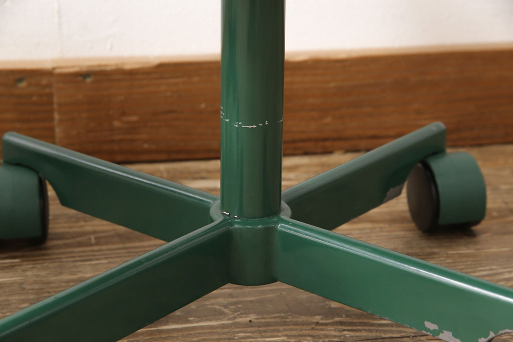 ヴィンテージ家具　デンマークビンテージ　メンズライクな空間づくりにおすすめ!グリーンカラーが魅力のデスクチェア2脚セット(回転チェア、板座チェア)(R-051290)