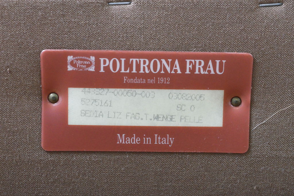 中古　美品　イタリア家具　Poltrona Frau(ポルトローナフラウ)　SEDIA LIZ(セディアリッツ)　スタイリッシュな空間を演出するダイニングチェア2脚セット(椅子、イス、チェア)(定価2脚で約29万円)(R-061529)