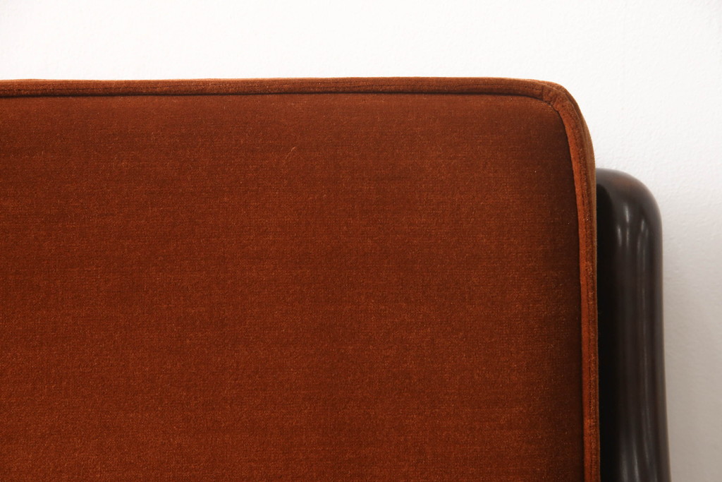 中古　美品　松本民芸家具　#300型曲肘布張イス　レトロな雰囲気を醸し出す1人掛けソファ(一人掛け、アームチェア、椅子)(定価約33万円)(R-069502)