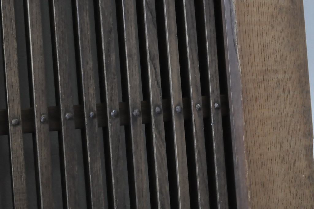 和製アンティーク　総欅(ケヤキ)材　新潟　細かな桟が魅力的!時を経た木色が味わい深い格子蔵戸1枚(建具、引き戸、玄関戸)(R-063767)