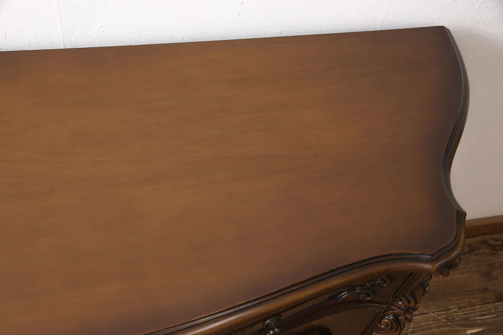 中古　超美品　カリモク家具(karimoku)　domani(ドマーニ)　Louis(ルイ)XVシリーズ　隅々まで施された装飾が美しいサイドボード(定価約80万円)(戸棚、収納棚、キャビネット)(R-052384)