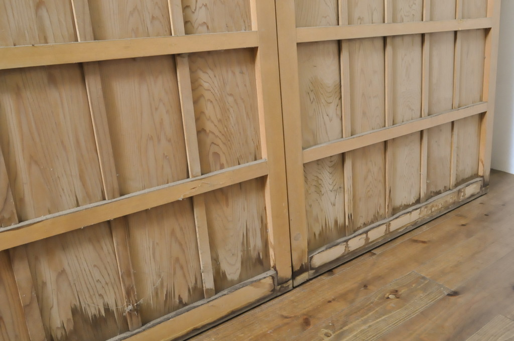 中古　板部は浮造り仕上げ!　趣のある風合いが魅力的な数寄屋の雨戸4枚セット(建具、板戸、引き戸)(R-063797)